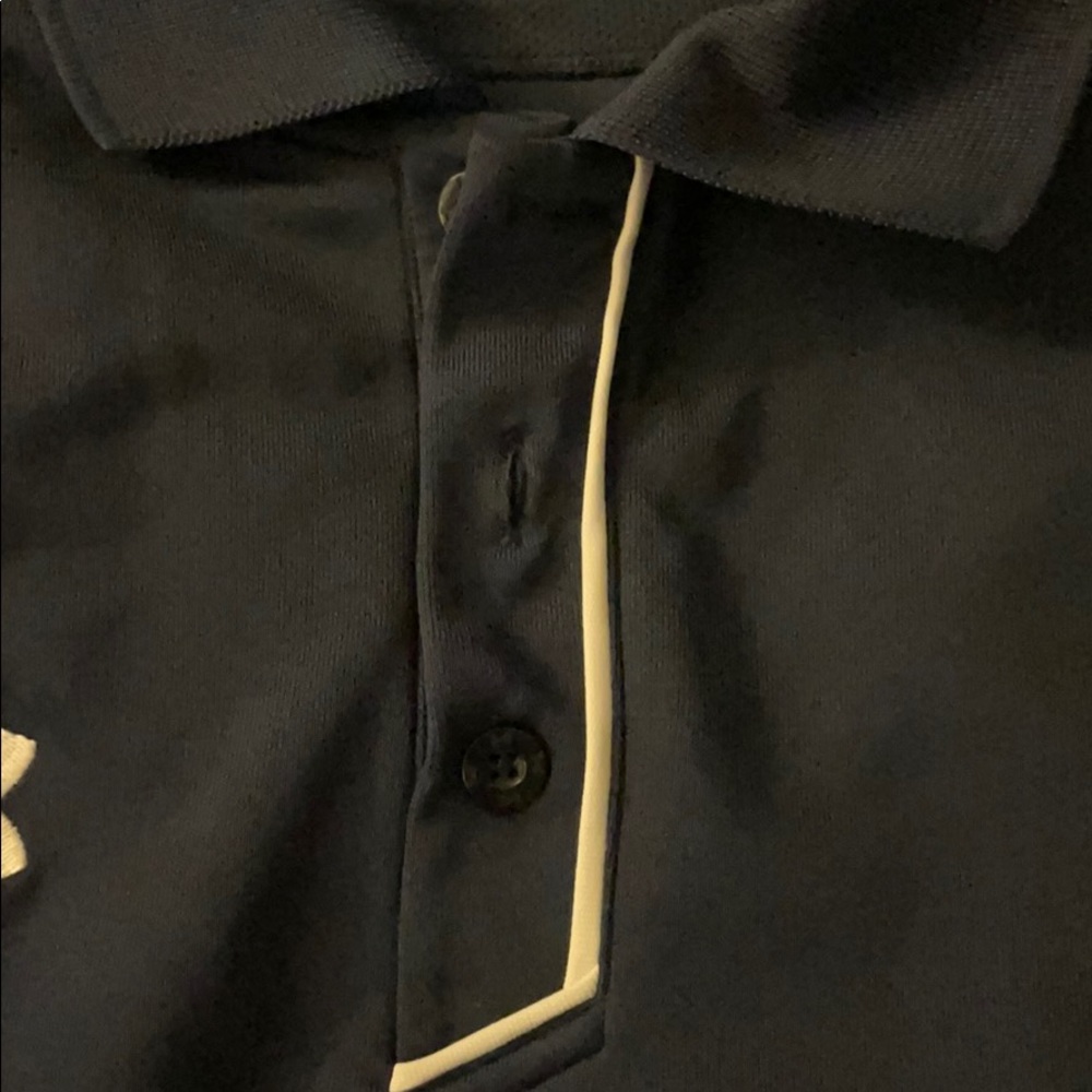 Like new  under armour loose polo - Picture 4 of 6
